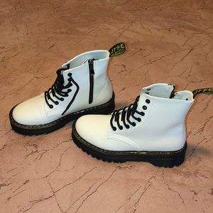 Platform White Doc Marten w Zipper/Black Detailing
